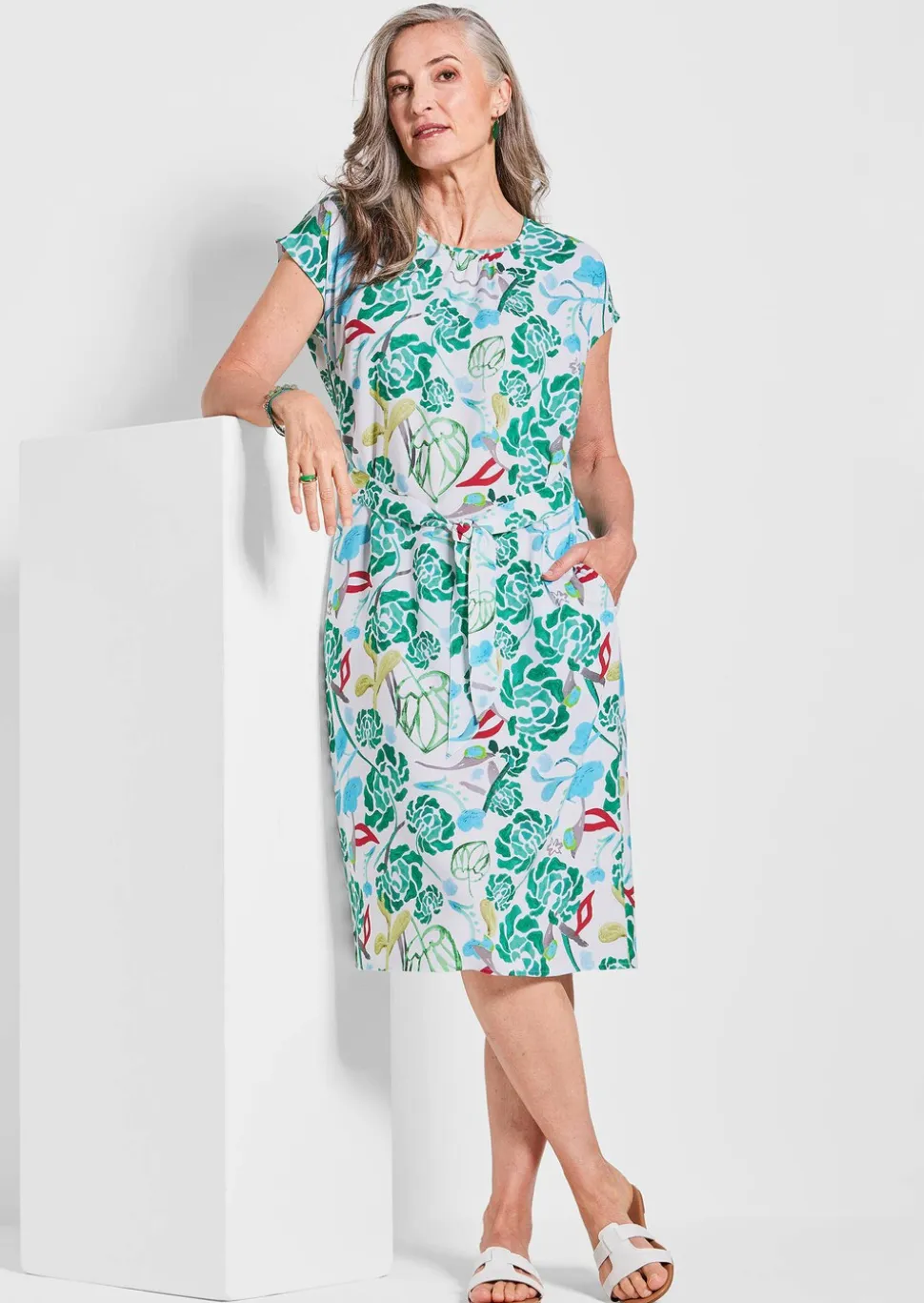 Robe imprimée avec imprimé intégral et ceinture à nouer