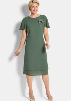 Robe élégante en voile, avec broche