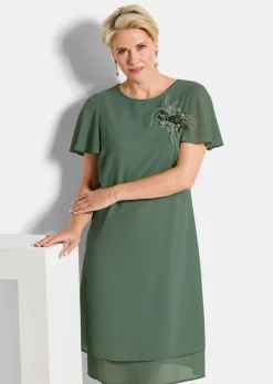 Robe élégante en voile, avec broche