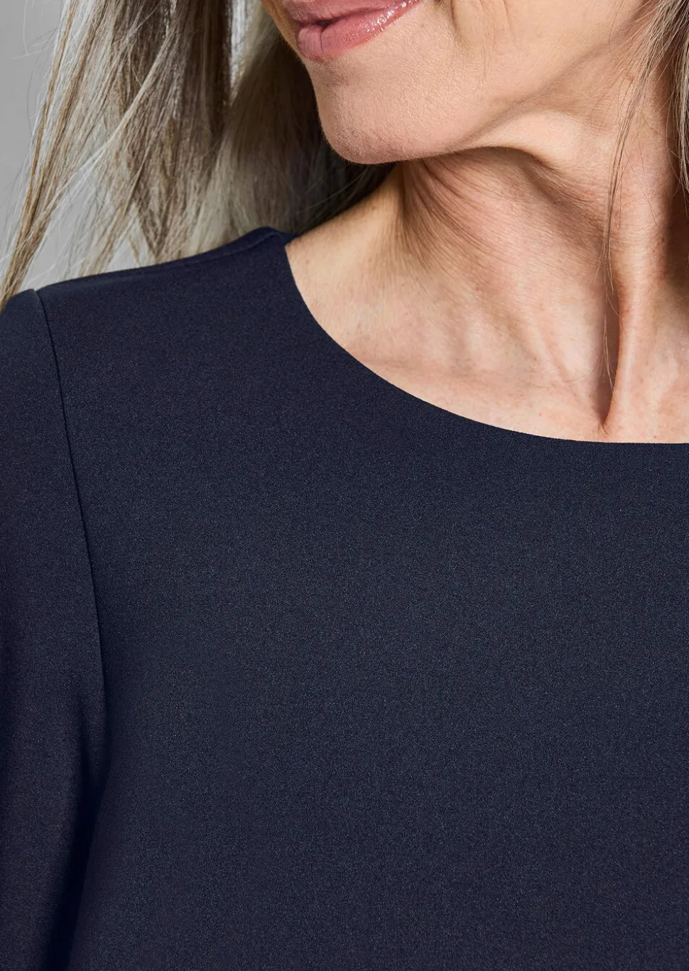 Robe élégante à manches froncées