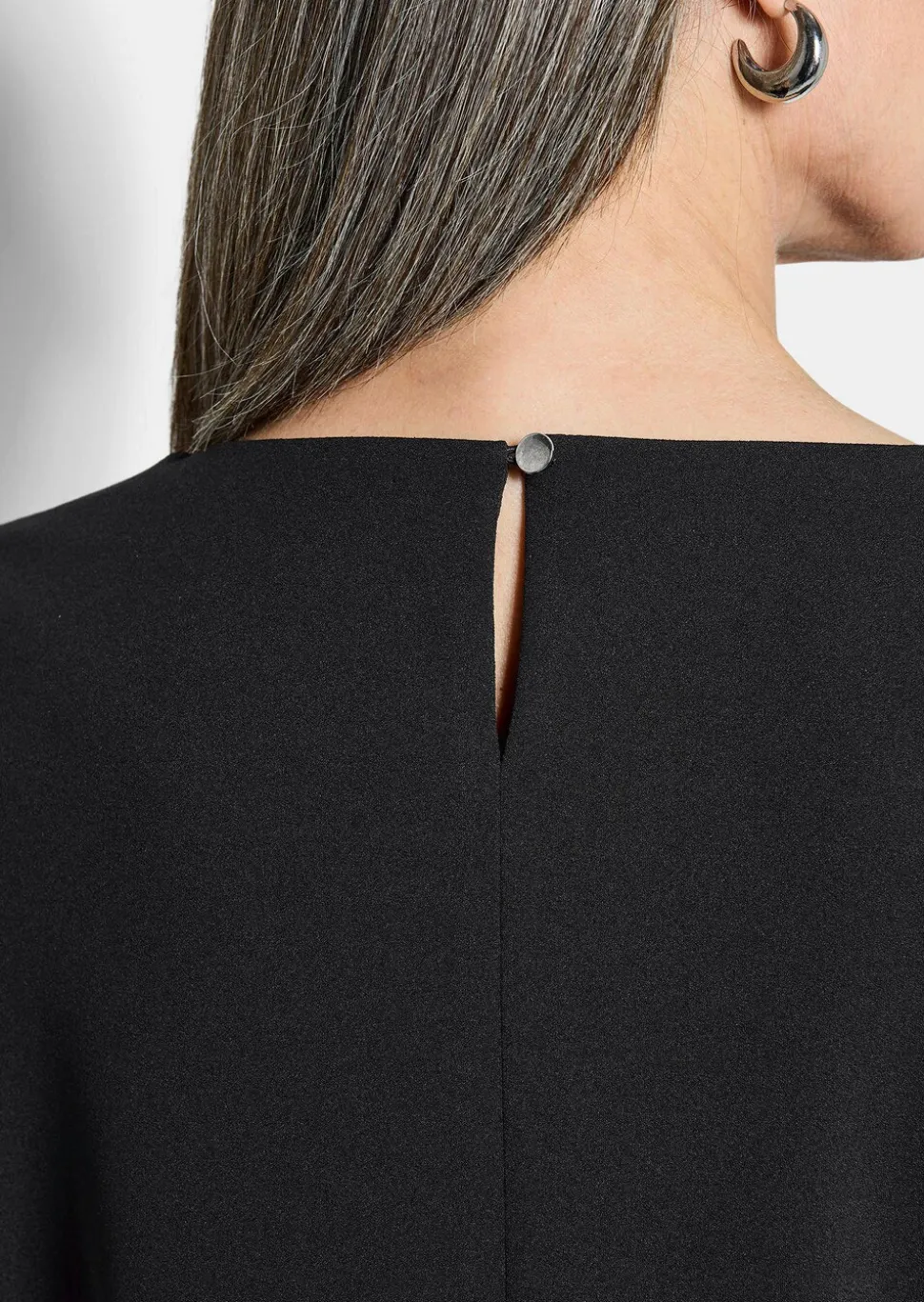 Robe élégante à manches froncées