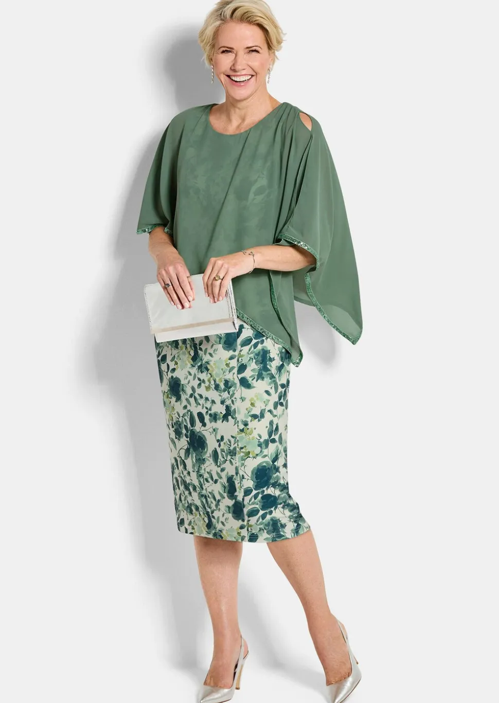 Robe à motif floral avec drapé en voile