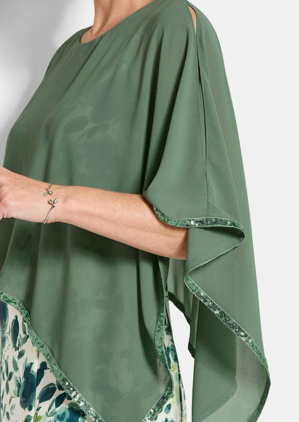 Robe à motif floral avec drapé en voile