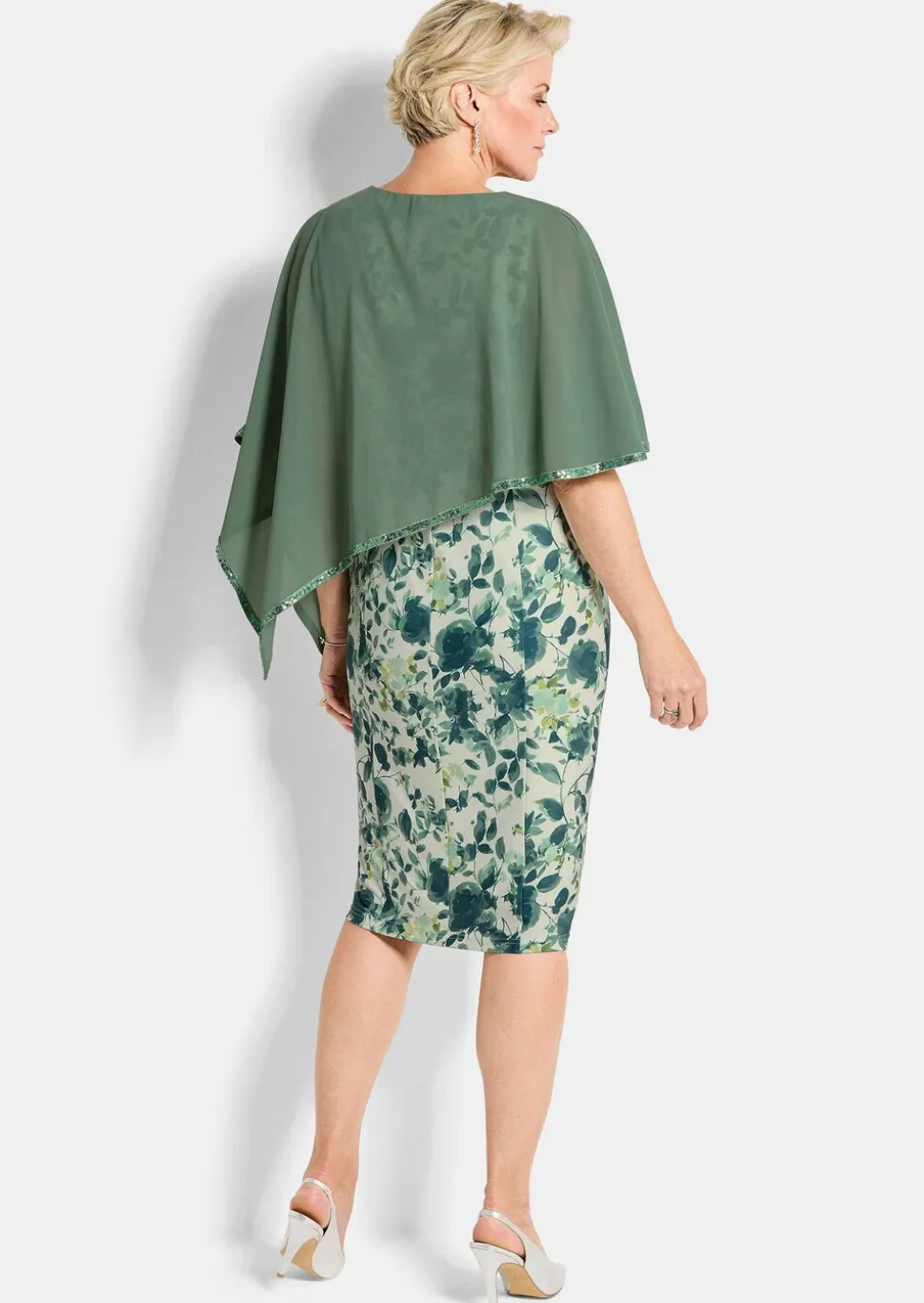 Robe à motif floral avec drapé en voile