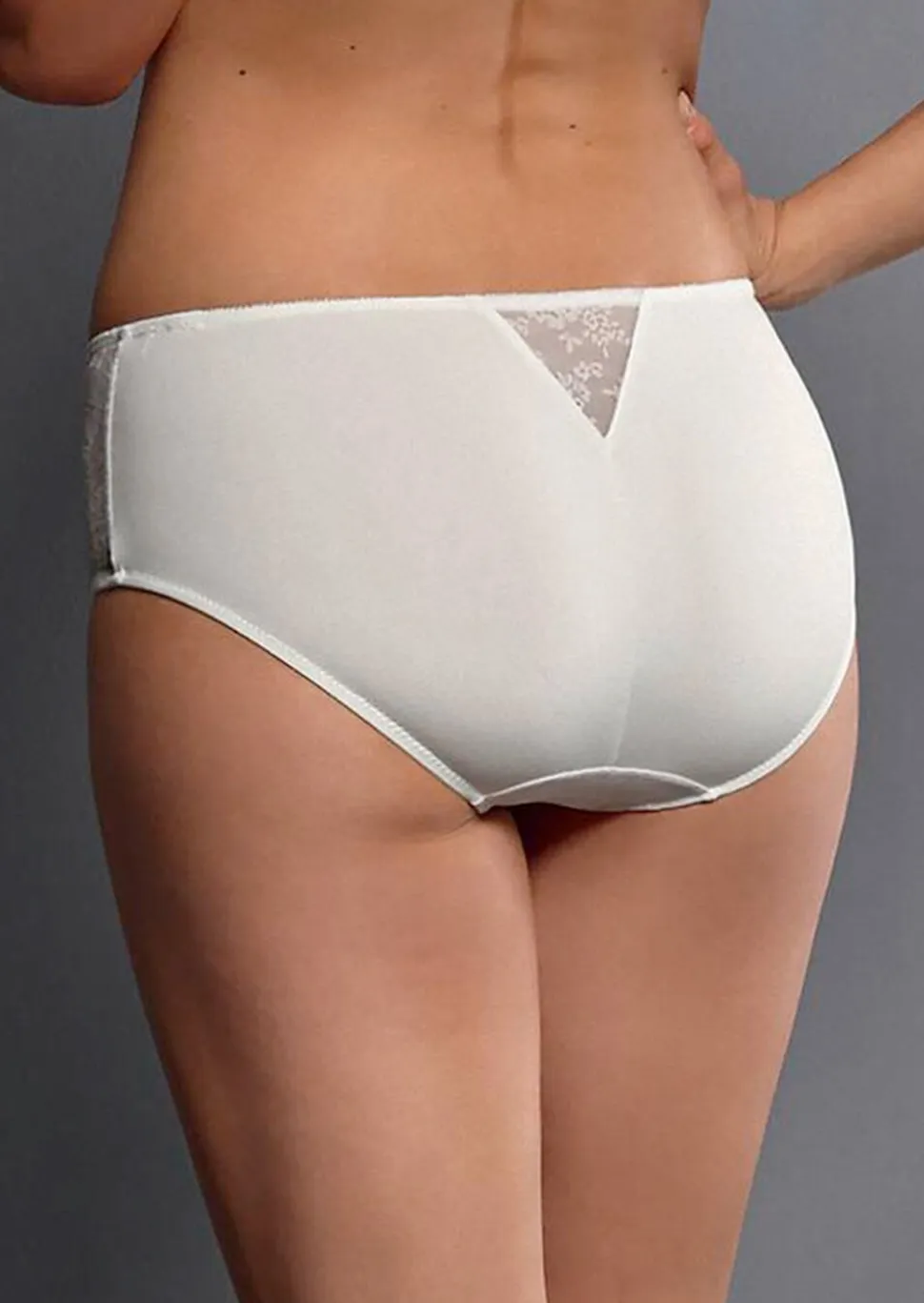 Slip gainant avec empiècement en dentelle