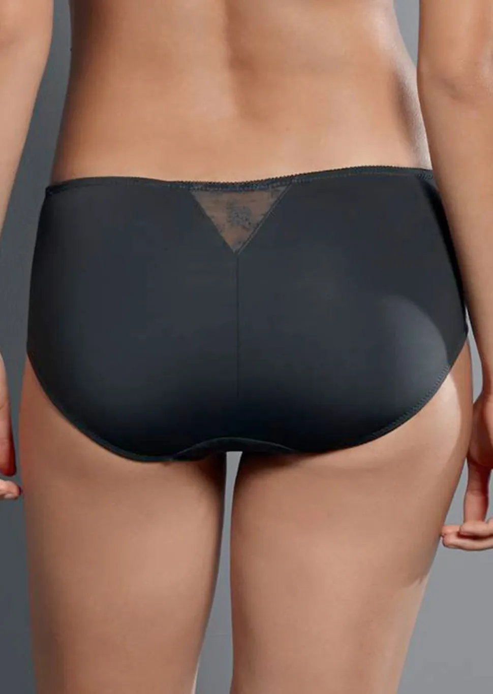 Slip gainant avec empiècement en dentelle