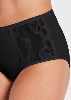 Slip gainant avec empiècement en dentelle