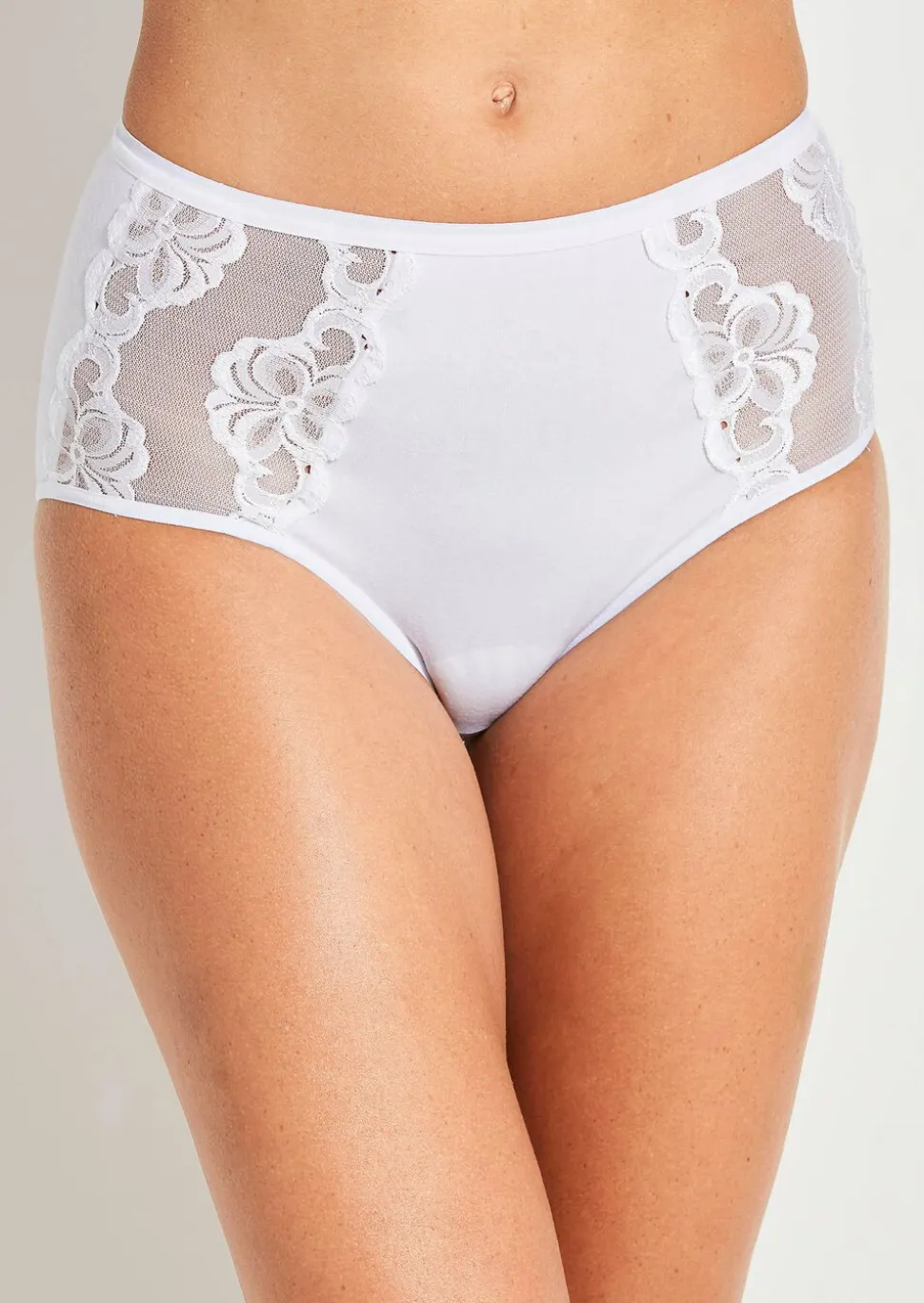 Slip gainant avec empiècement en dentelle