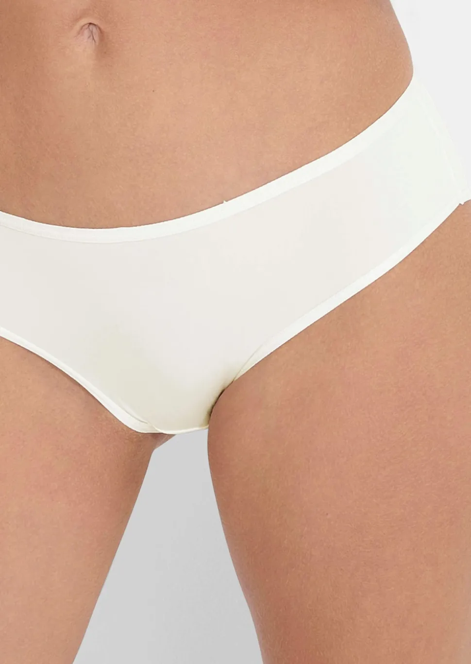 Slip taille basse en microfibre douce