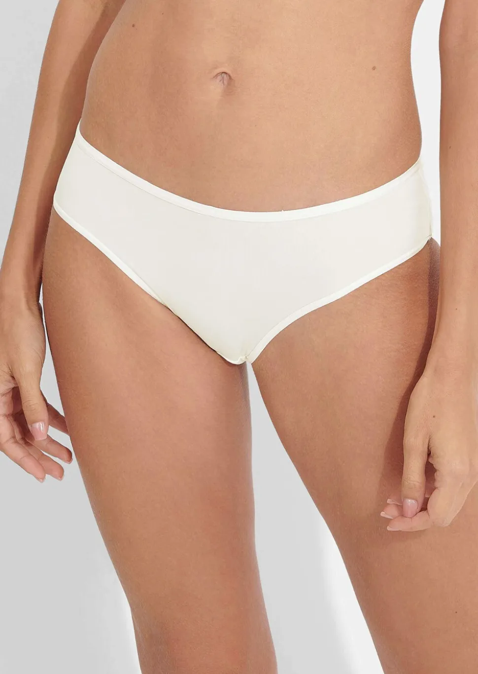 Slip taille basse en microfibre douce