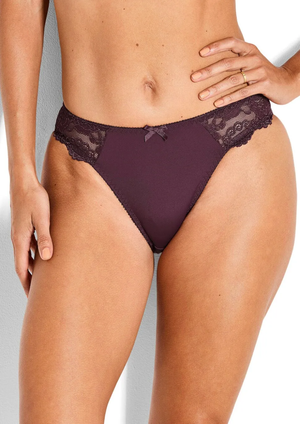 Slip taille basse féminin en dentelle