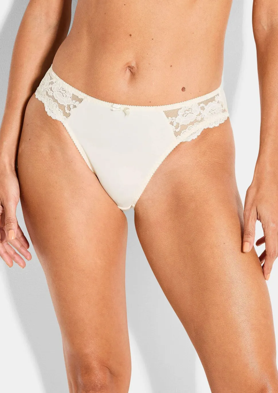 Slip taille basse féminin en dentelle