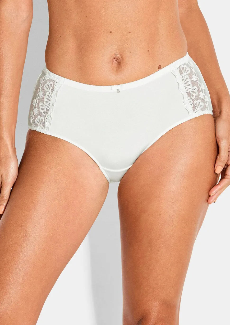 Slip taille haute avec broderie élégant