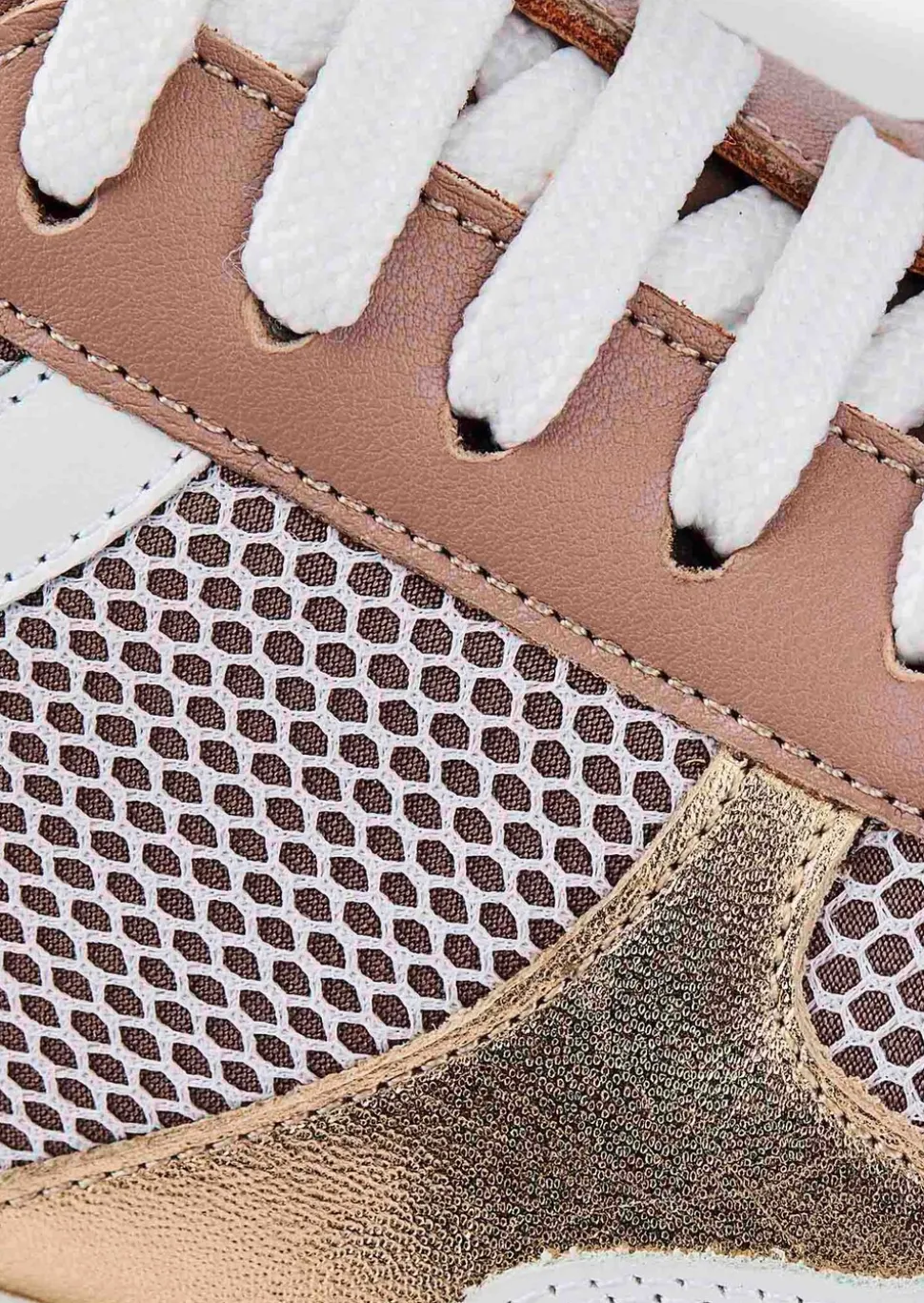 Sneakers avec détail en tissu filet