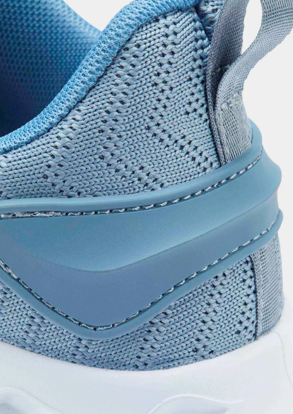Sneakers en tissu filet, avec mousse à mémoire de forme