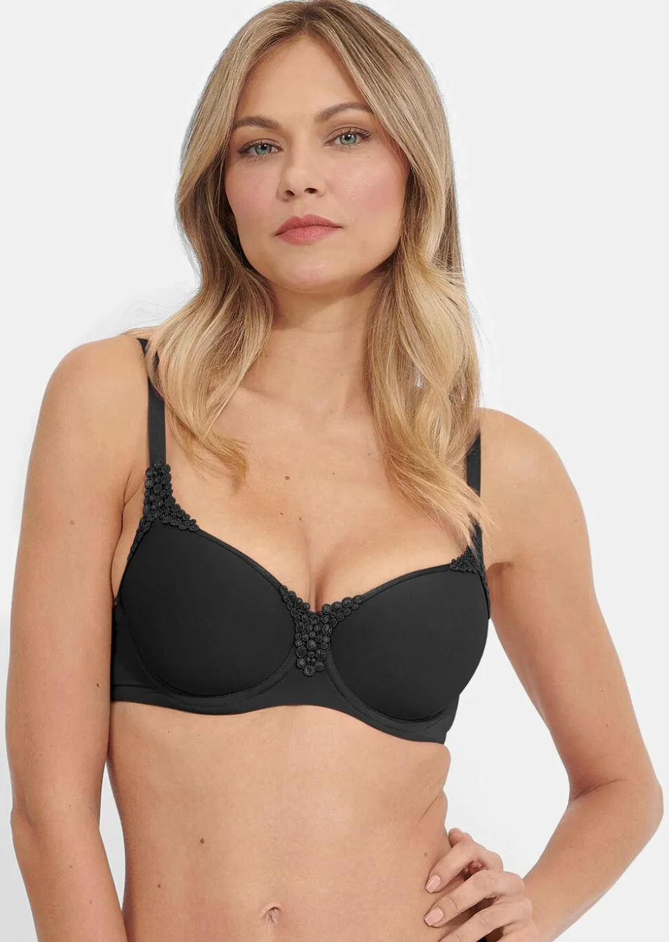 Soutien-gorge à armatures avec bonnets spacer