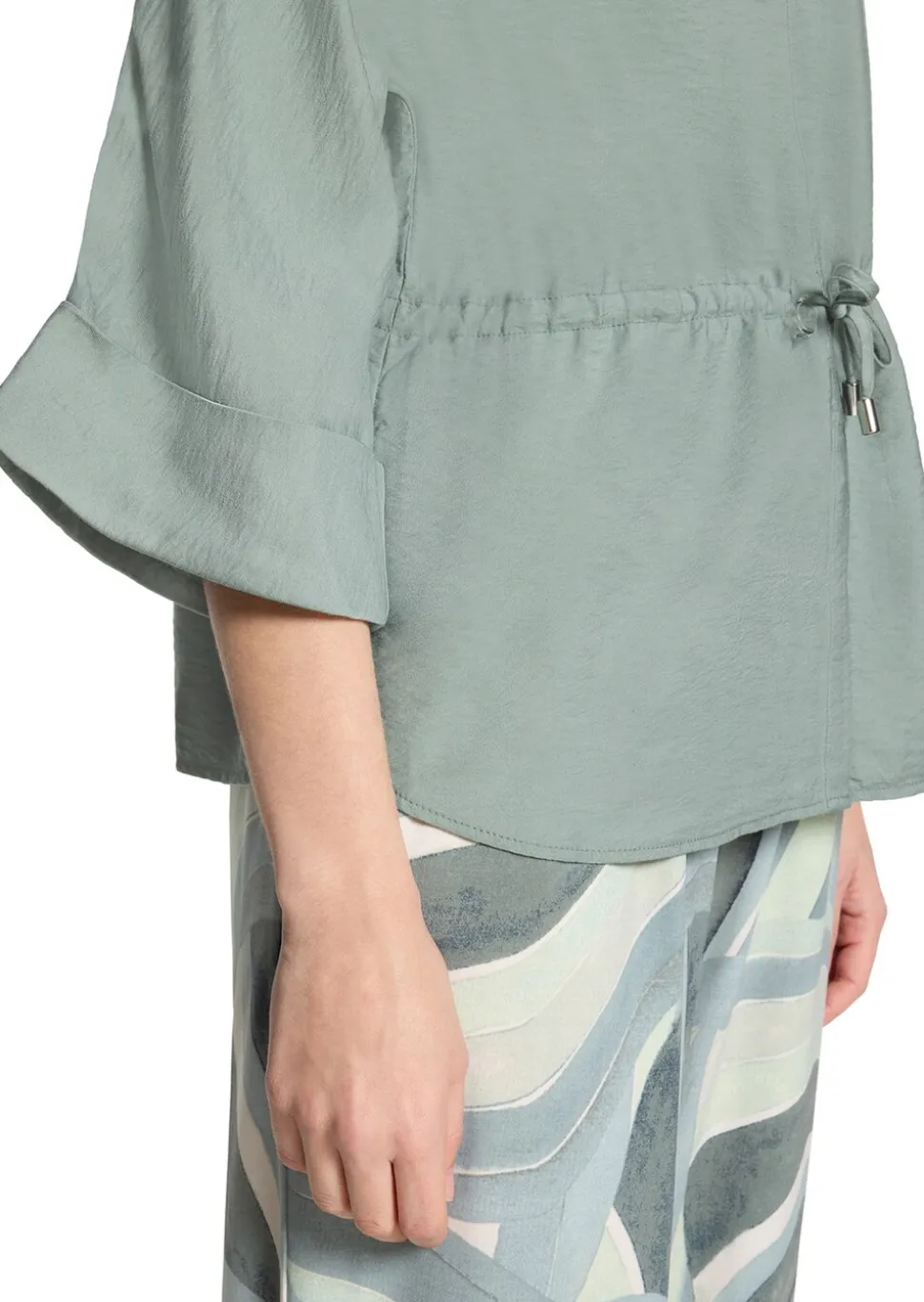 Surchemise avec lien de serrage sous coulisse