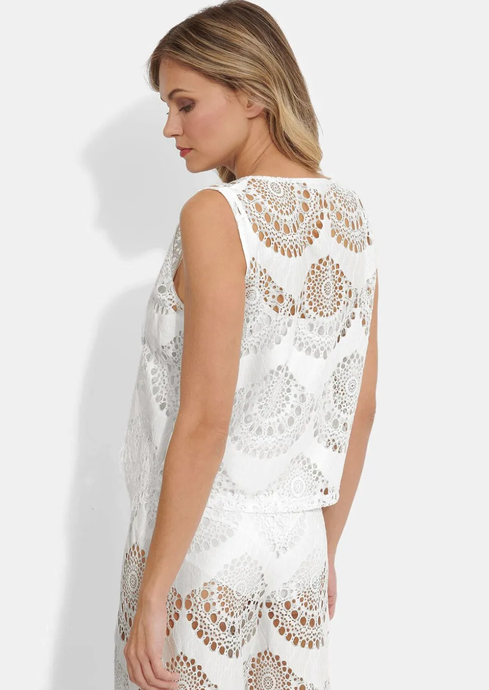 Top en dentelle avec broderie ajourée