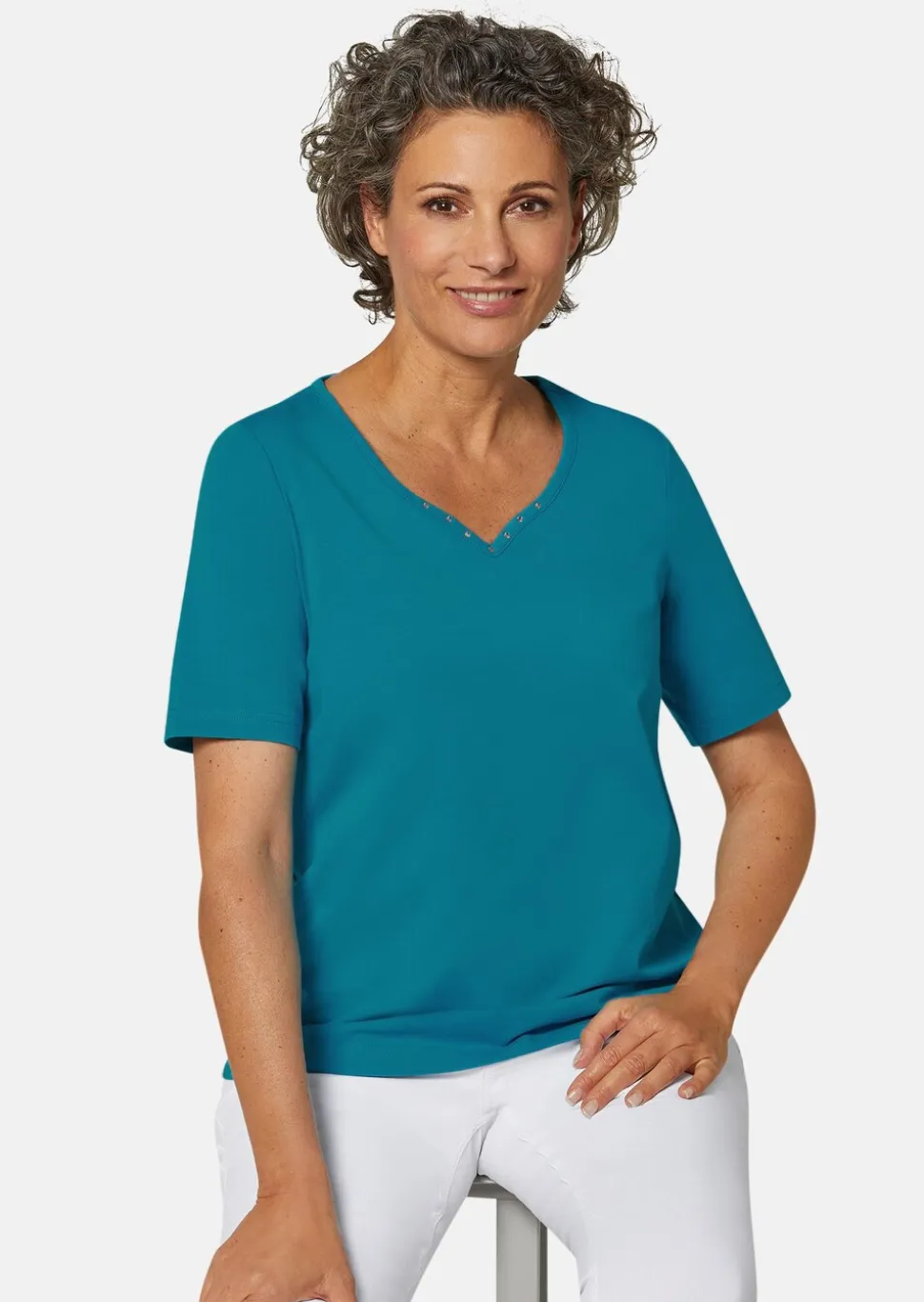 T-shirt avec charmante encolure et pierres décoratives