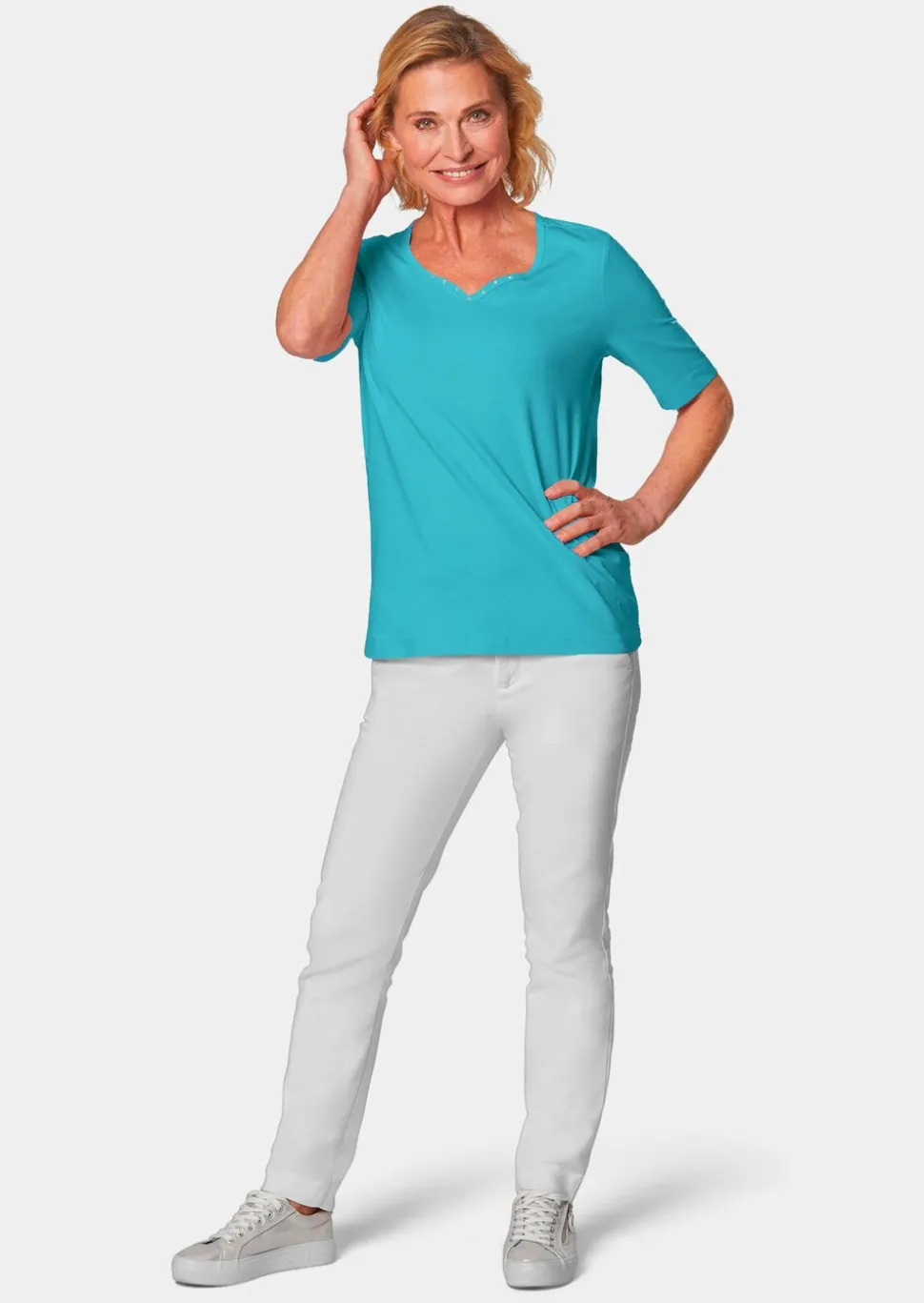 T-shirt avec charmante encolure et pierres décoratives