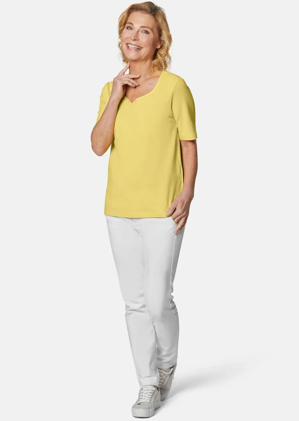 T-shirt avec charmante encolure et pierres décoratives