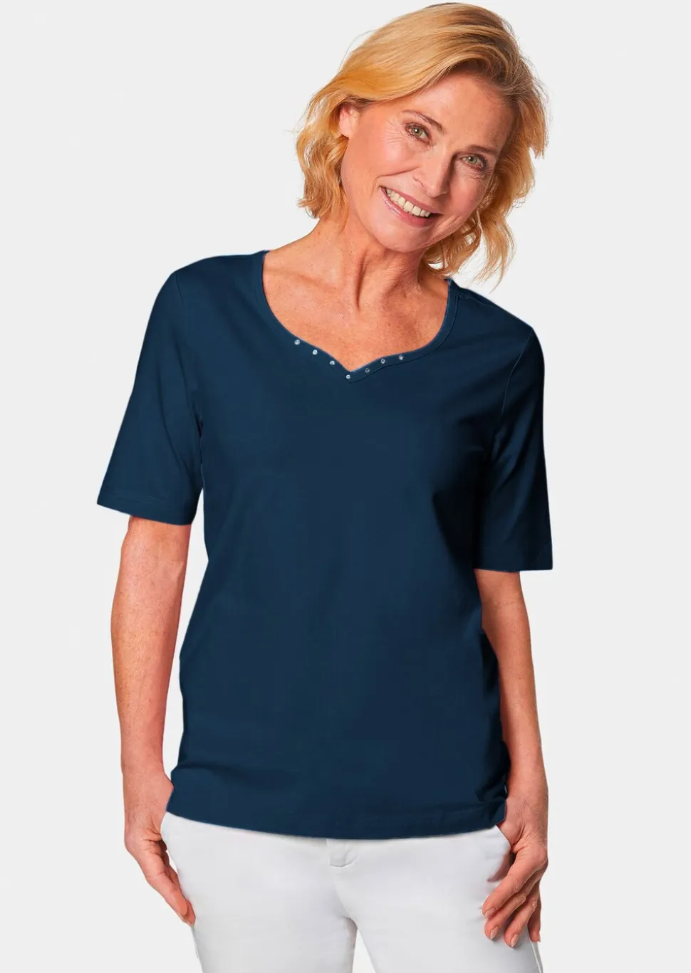 T-shirt avec charmante encolure et pierres décoratives