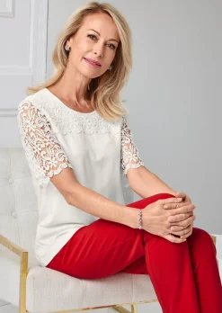 T-shirt avec dentelle du plus bel effet