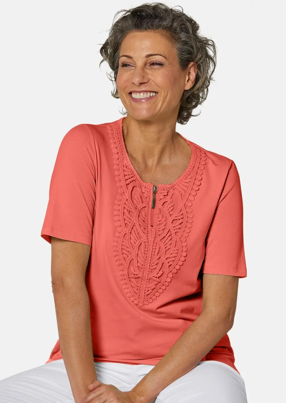 T-shirt à encolure arrondie en crochet