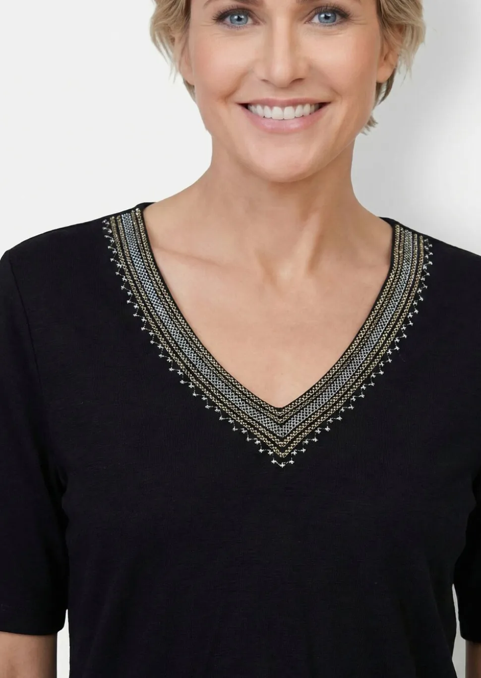 T-shirt en coton joliment rebrodé