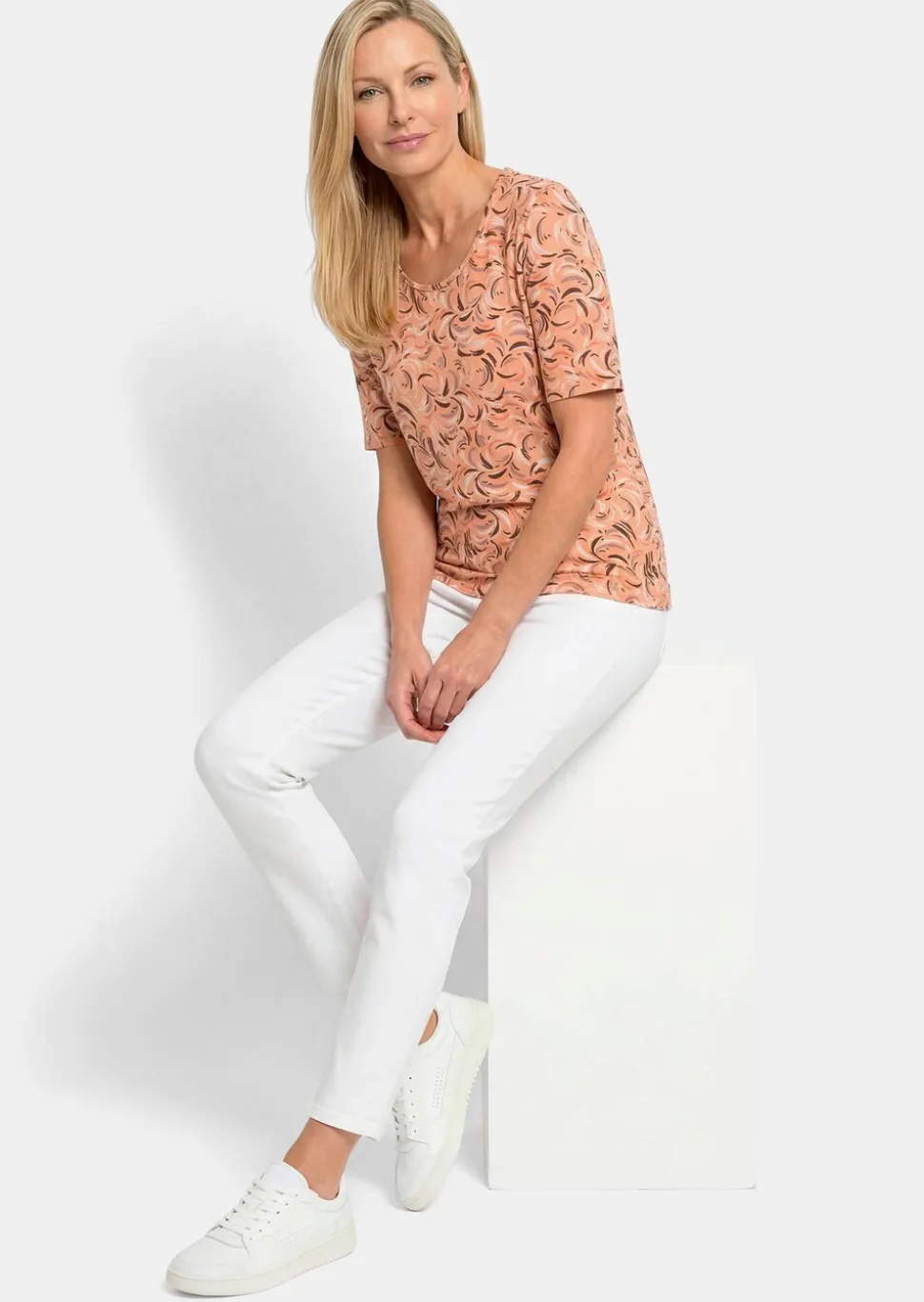 T-shirt en viscose avec un imprimé all-over frais