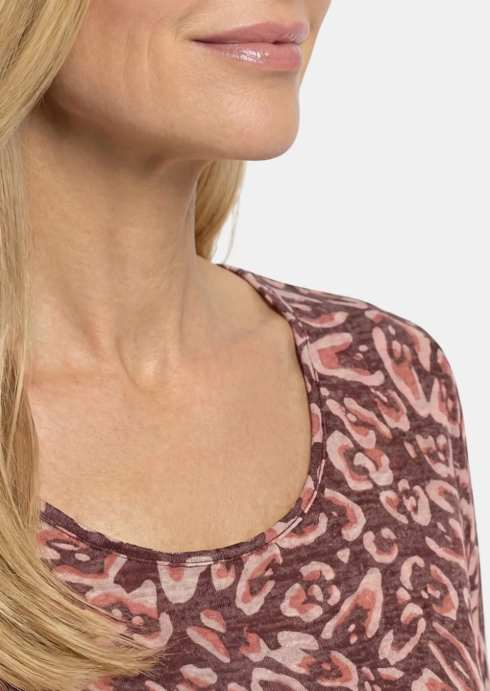 T-shirt en viscose avec un imprimé floral abstrait