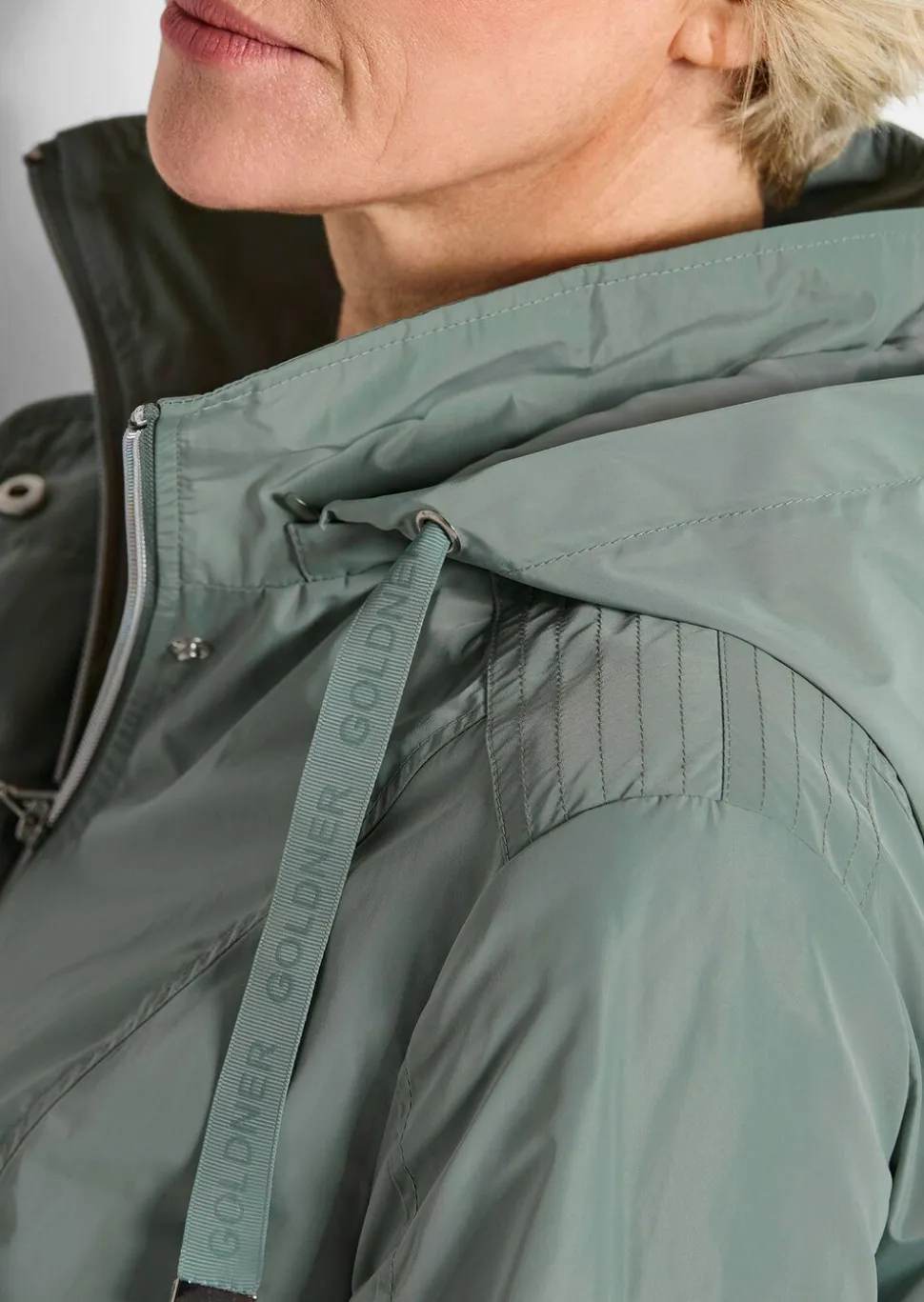Veste à capuche amovible