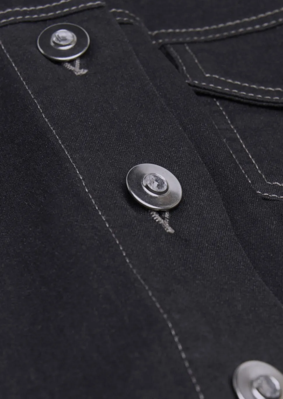 Veste en jean intemporelle agrémentée de détails séduisants