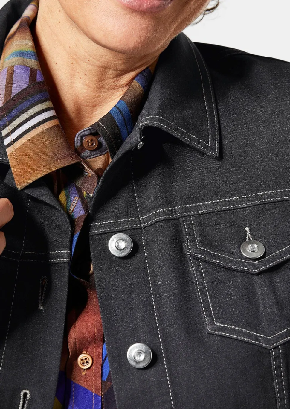 Veste en jean intemporelle agrémentée de détails séduisants