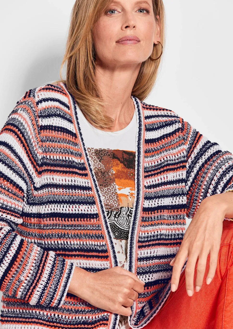 Veste en tricot avec motif à rayures