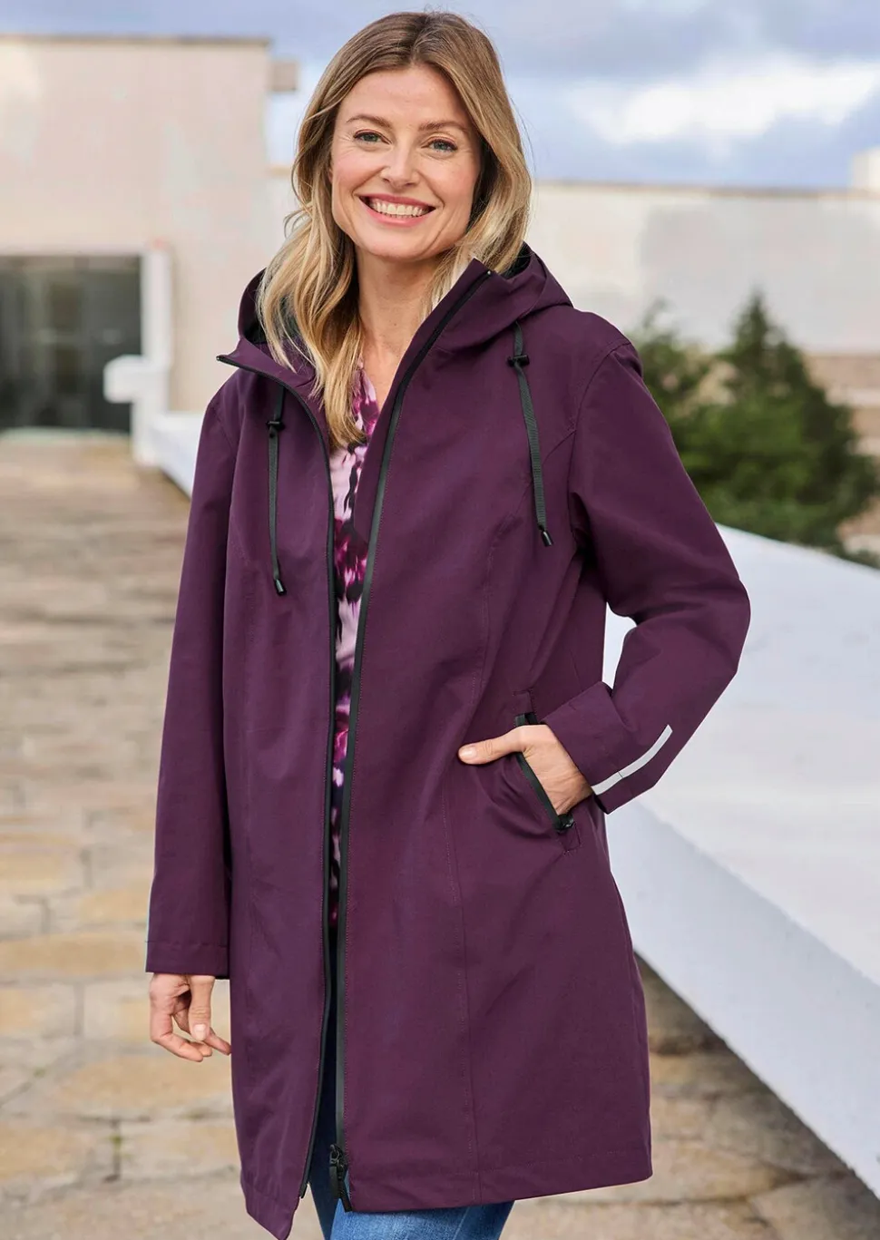 Veste imperméable avec éléments réfléchisseurs