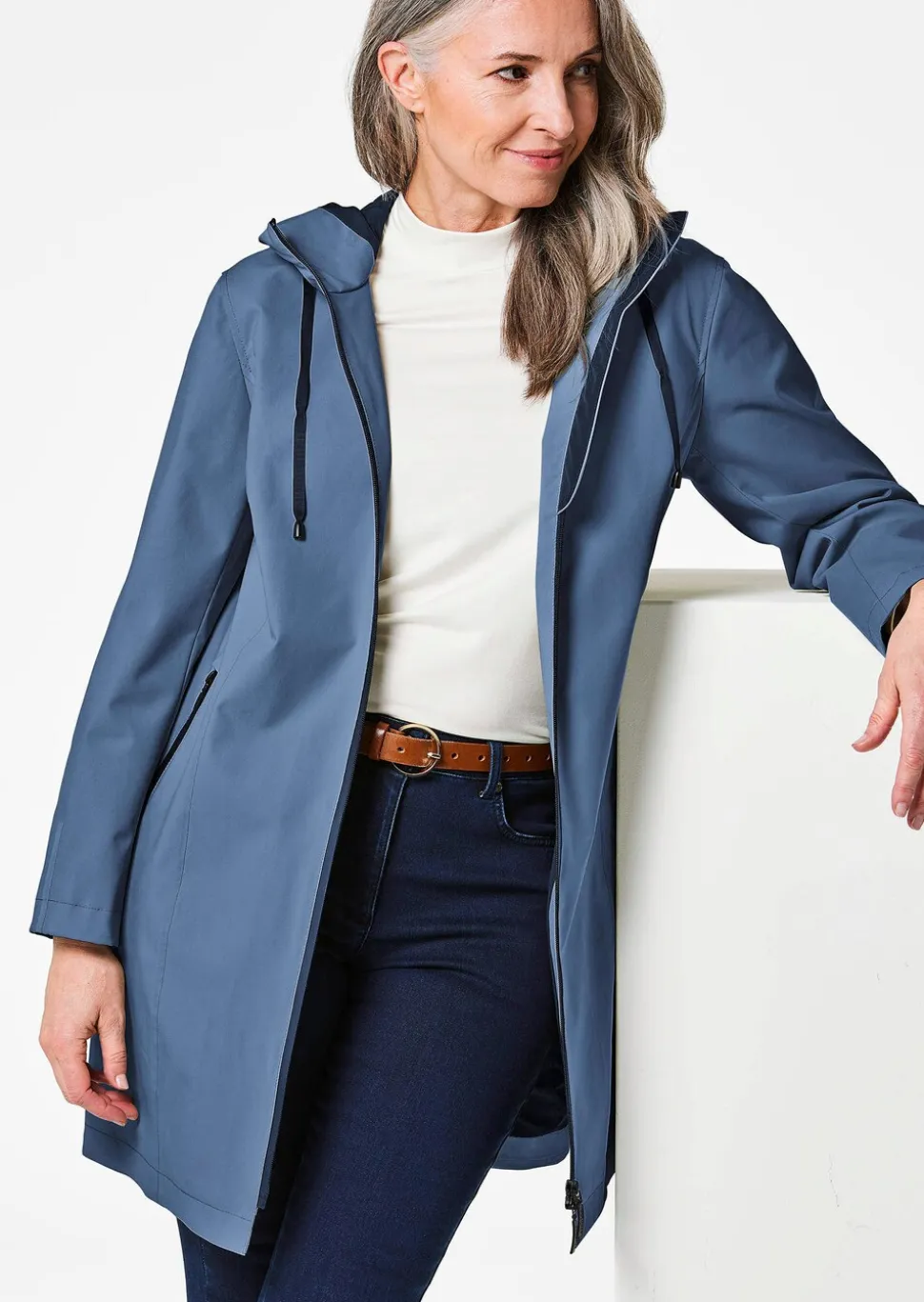 Veste imperméable avec éléments réfléchisseurs