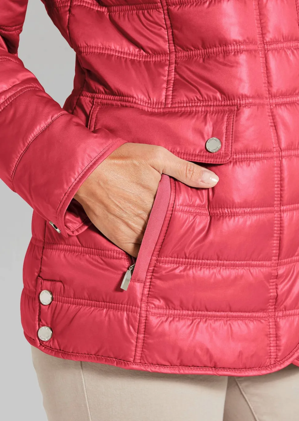 Veste matelassée légère agrémentée de nombreux détails